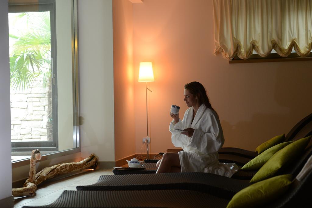 Hotel Ambassador Levico Terme Esterno foto
