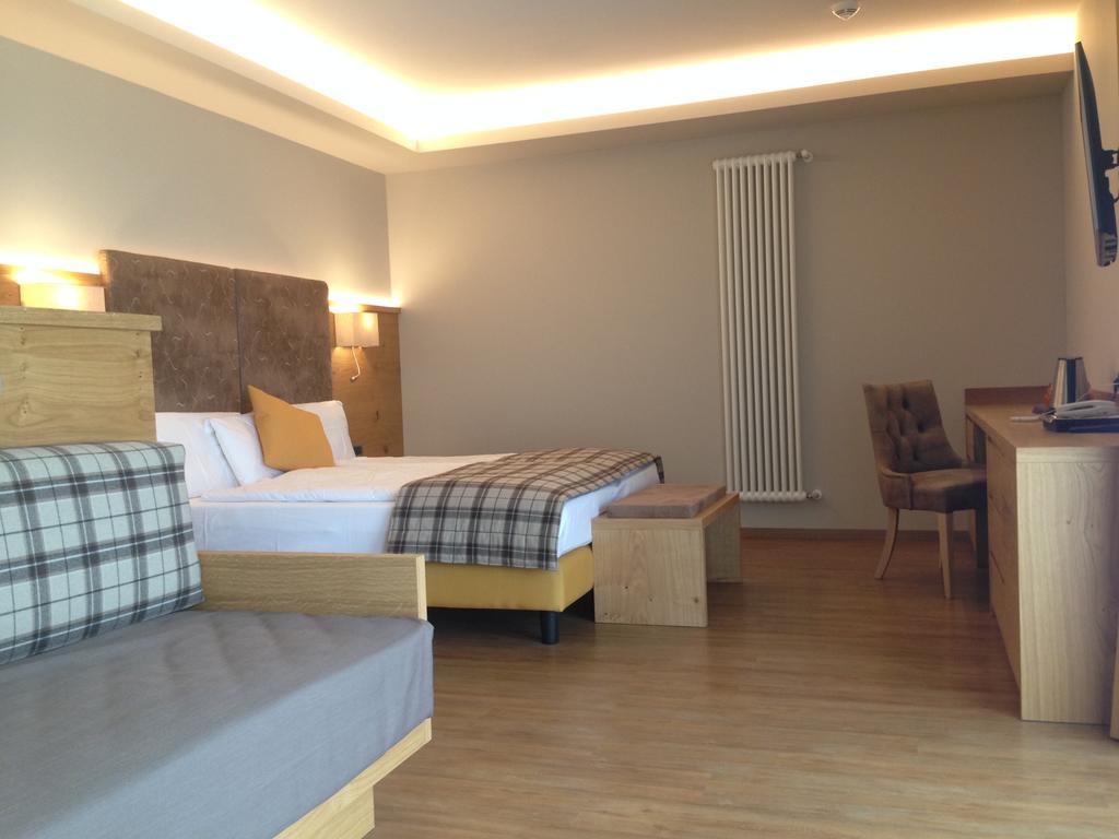 Hotel Ambassador Levico Terme Esterno foto