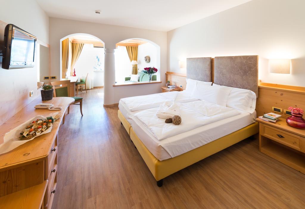 Hotel Ambassador Levico Terme Esterno foto