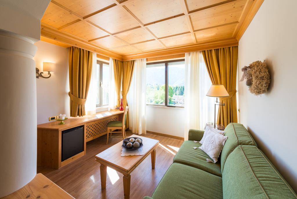 Hotel Ambassador Levico Terme Esterno foto