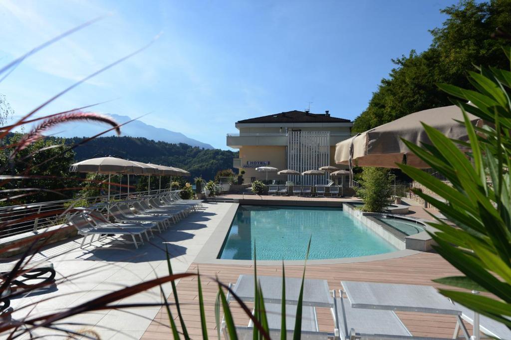 Hotel Ambassador Levico Terme Esterno foto