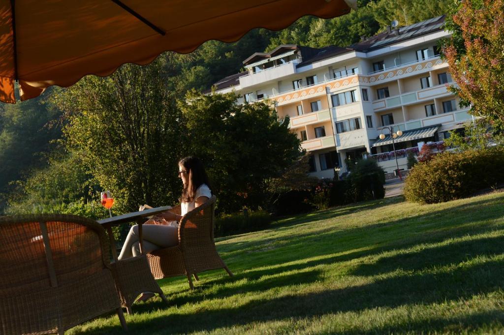 Hotel Ambassador Levico Terme Esterno foto
