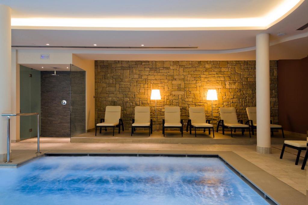 Hotel Ambassador Levico Terme Esterno foto