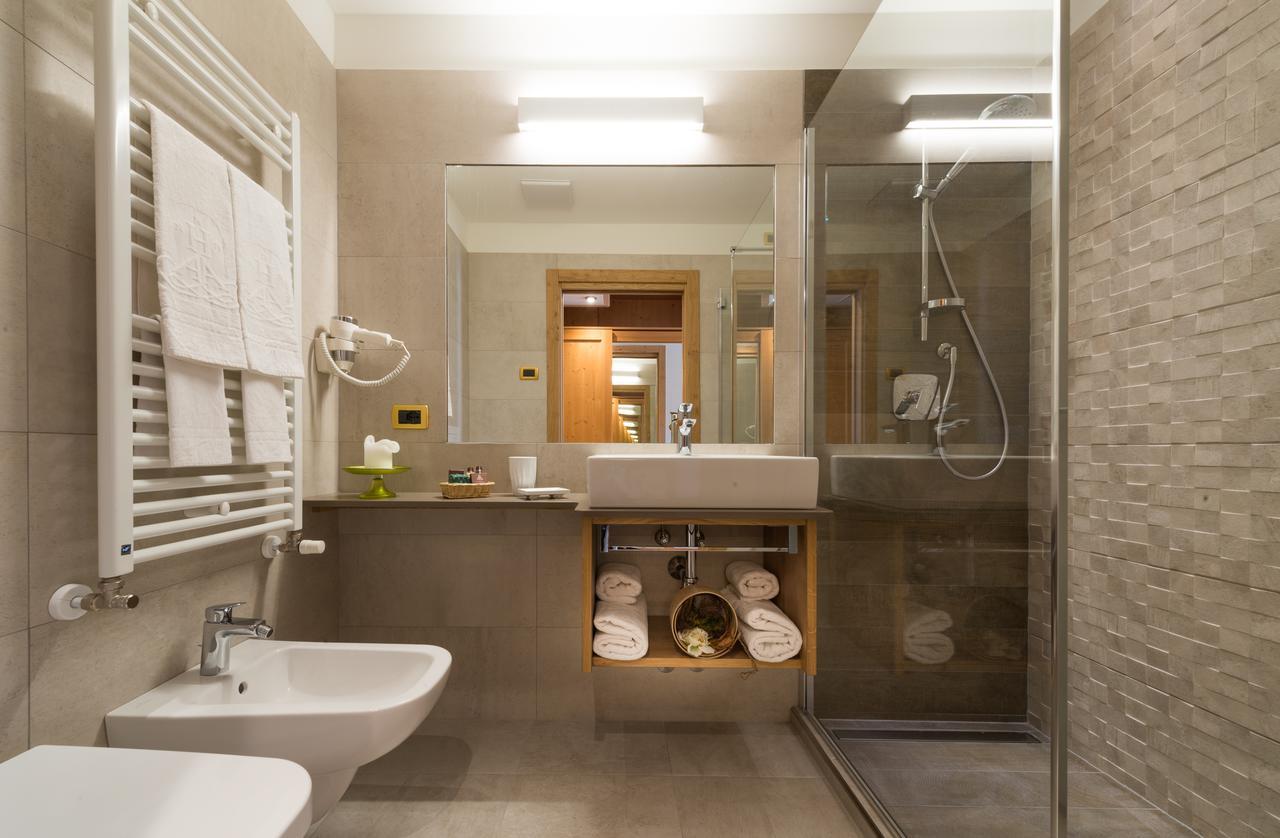 Hotel Ambassador Levico Terme Esterno foto