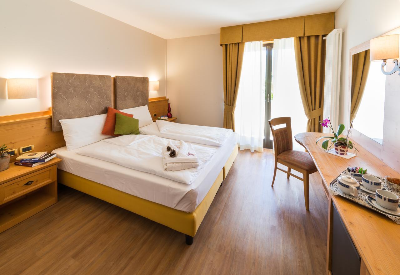 Hotel Ambassador Levico Terme Esterno foto