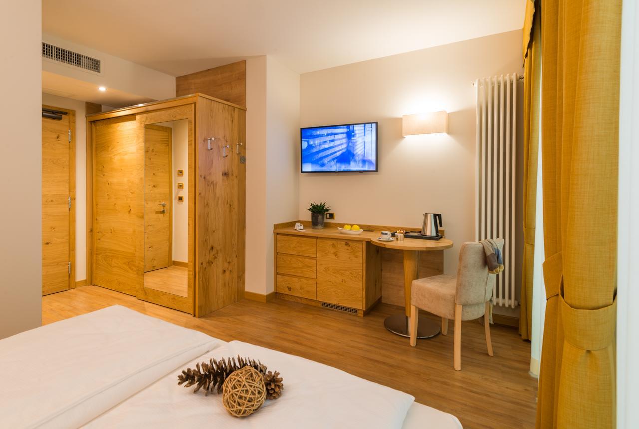 Hotel Ambassador Levico Terme Esterno foto