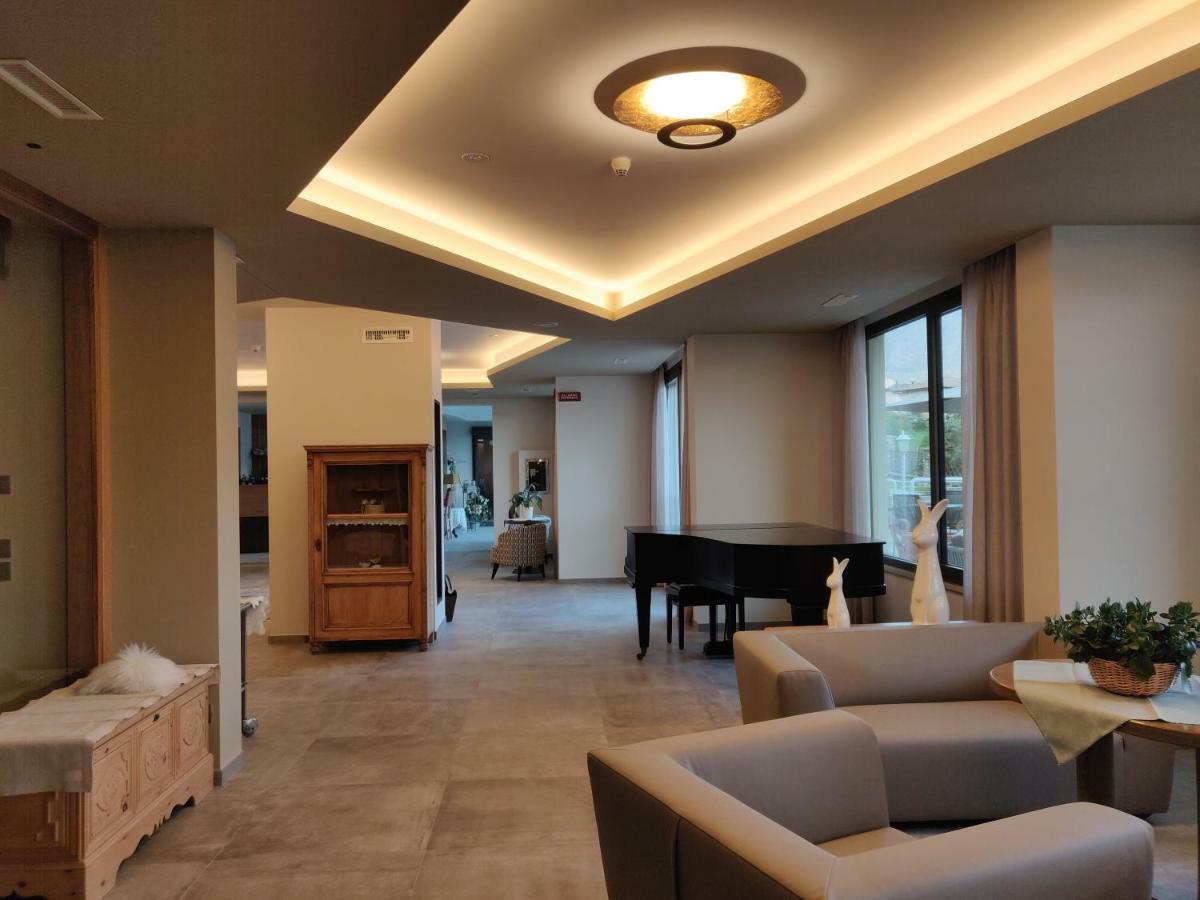 Hotel Ambassador Levico Terme Esterno foto